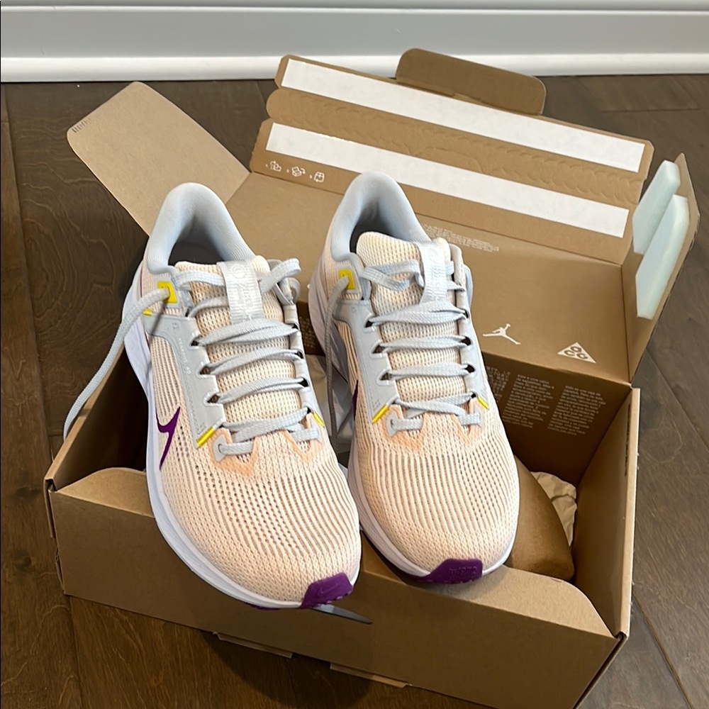 Nike Pegasus 40 women almost new
